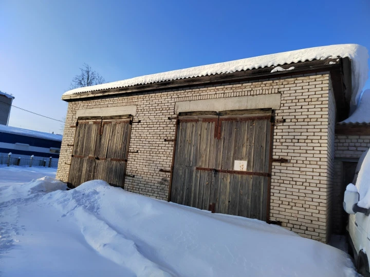 Аукцион по продаже нежилого здания-гаража площадью 109,4 кв. м и земельного участка площадью 420 кв. м, расположенных по адресу: Владимирская область, м.р-н Камешковский, г.п. город Камешково, г Камешково, ул. Свердлова, д. 16 стр. 1.
